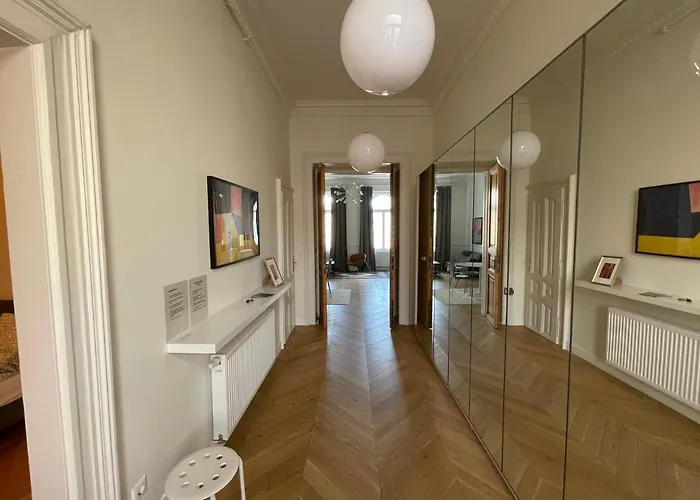 City Center 3, Elegant And Cozy 2Br In City Center!