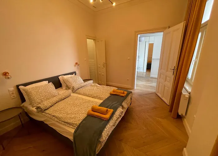 City Center 3, Elegant And Cozy 2Br In City Center!