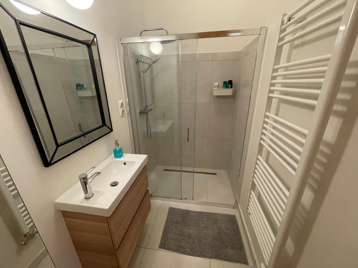 Apartment Center 3, Elegant And Cozy 2br In Center! *